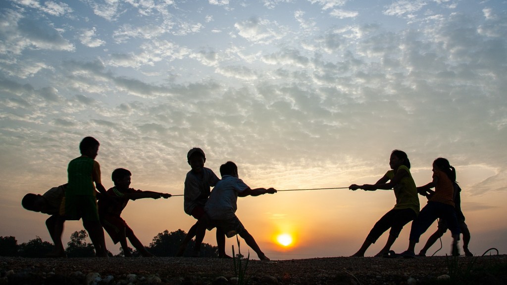 Bermain Tarik Tambang